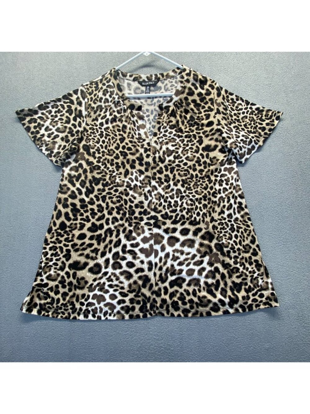 Ellen Tracy Women's Blouse Size M  Animal Print  Short  Sleeve,Pullover Stretch